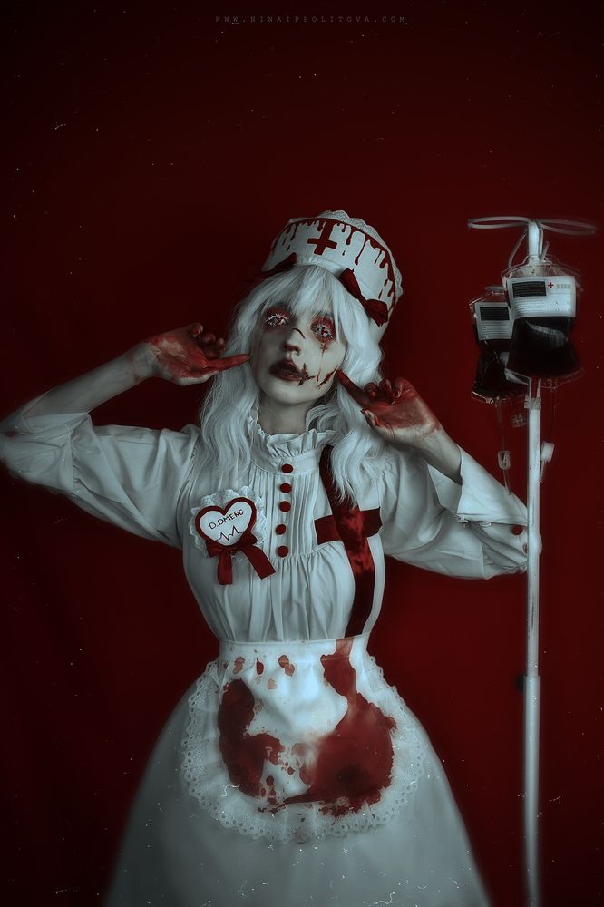 К р о в а в а я   Л о л и