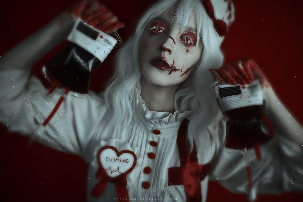 К р о в а в а я   Л о л и
