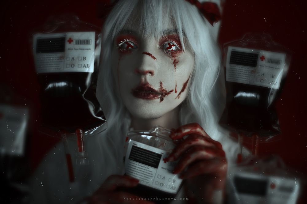 К р о в а в а я   Л о л и