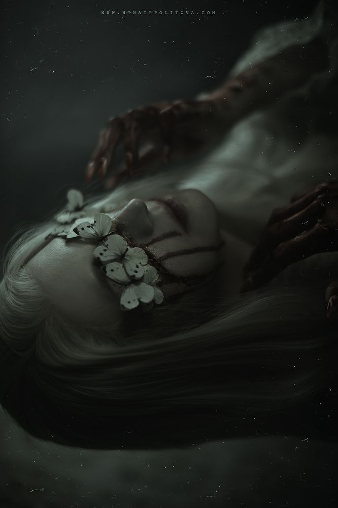 П р и з р а к   д о м а   н а   х о л м е  