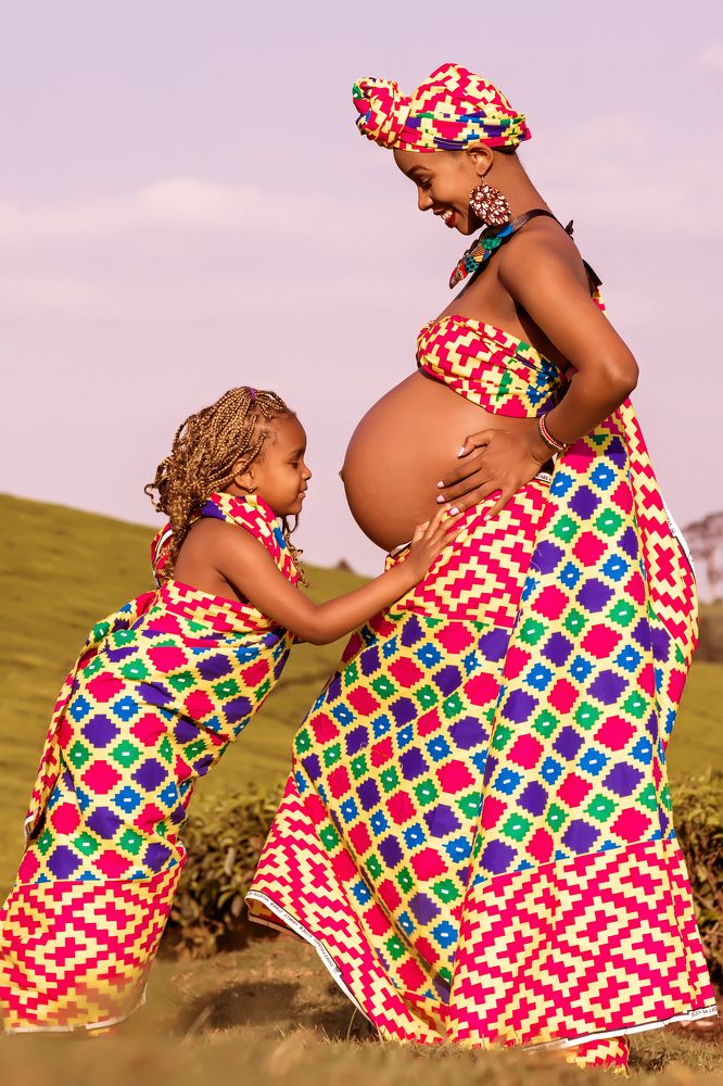 Lesso baby bump pregnancy maternity portraits lifestyle photoshoot outdoors Kiambu road tea plantations farm in Kenya East Africa