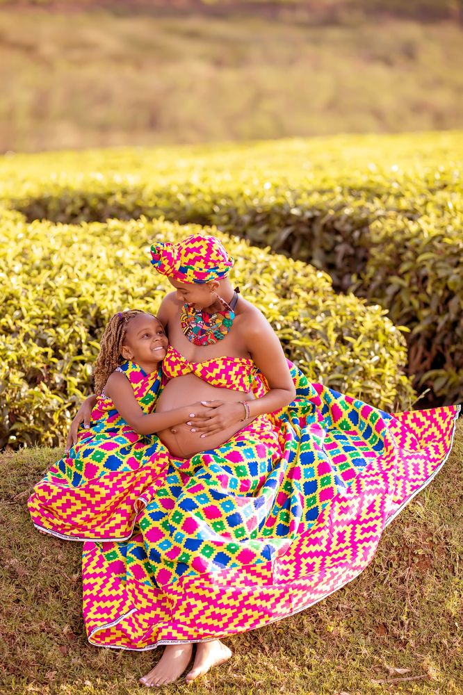 Lesso baby bump pregnancy maternity portraits lifestyle photoshoot outdoors Kiambu road tea plantations farm in Kenya East Africa