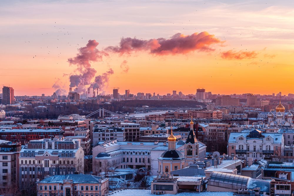 Вид со смотровой Храма Христа Спасителя (архив)