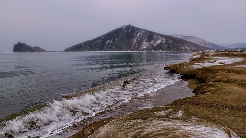 Хмурый февральский пляж