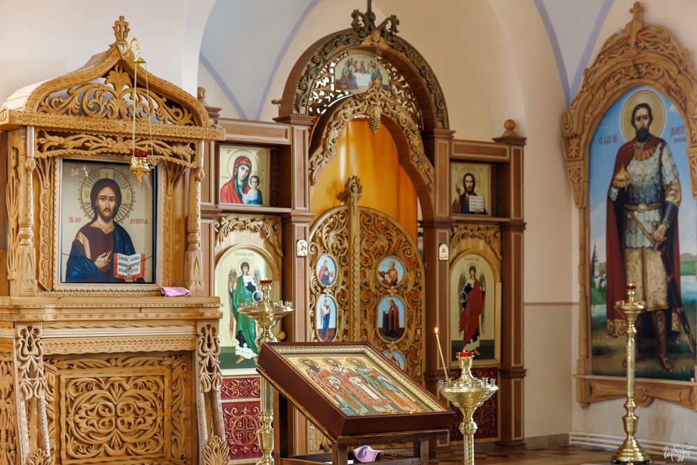 Интерьер храма Рождества Христова в селе Мокрый Корь.