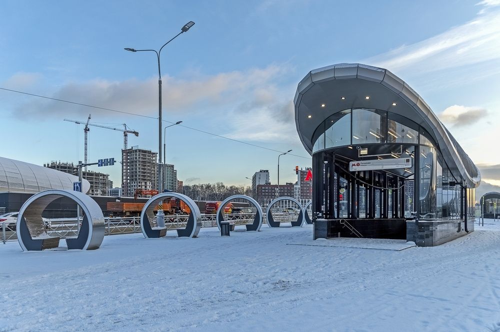 У новой станции метро "Потапово"