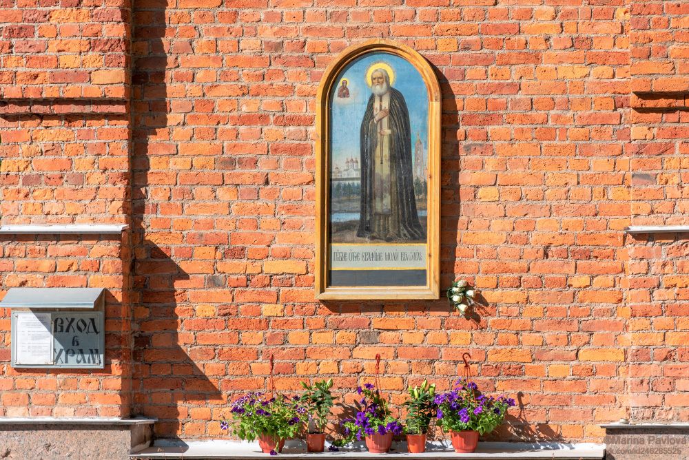 Храм преподобного Серафима Саровского в Старом Петергофе