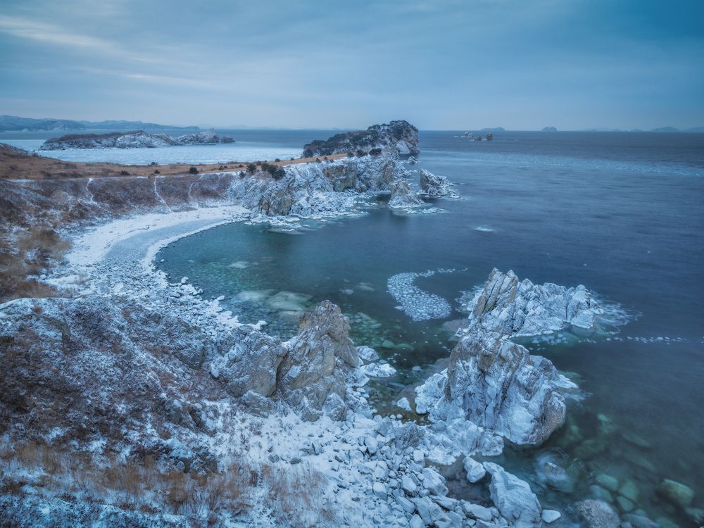 Поседевшие берега Японского моря.