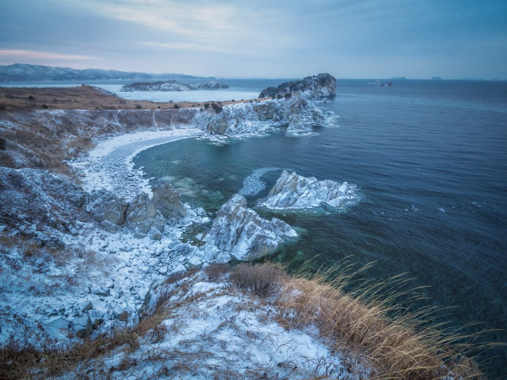 Поседевшие берега Японского моря.