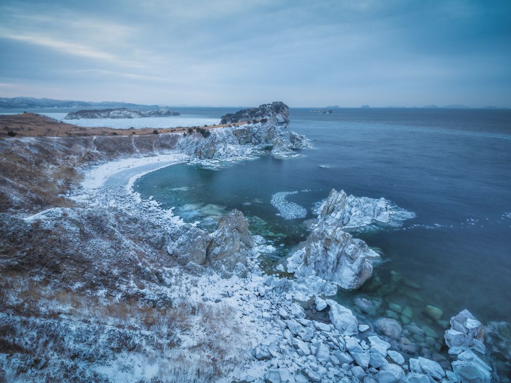 Поседевшие берега Японского моря.