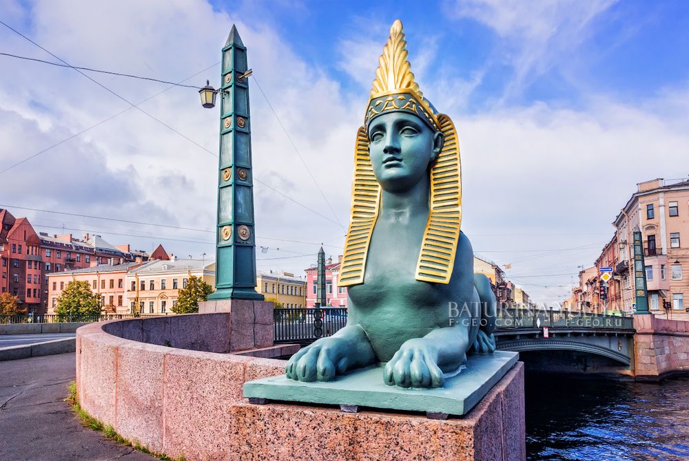 Египетский мост и сфинкс