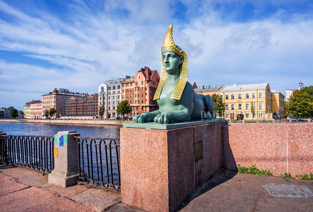 Египетский мост и сфинкс