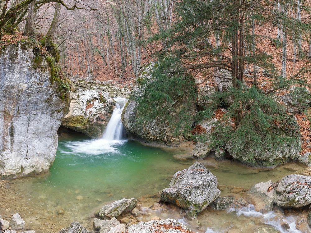 Тисовый водопад. В Большом каньоне Крыма.