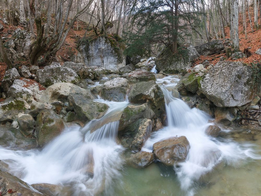 Тисовый водопад. В Большом каньоне Крыма.