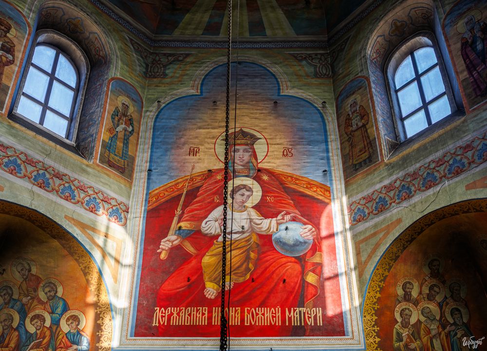Интерьер церкови Казанской иконы Божией Матери в Савино