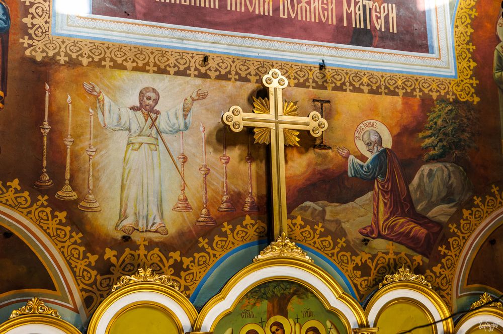 Интерьер церкови Казанской иконы Божией Матери в Савино