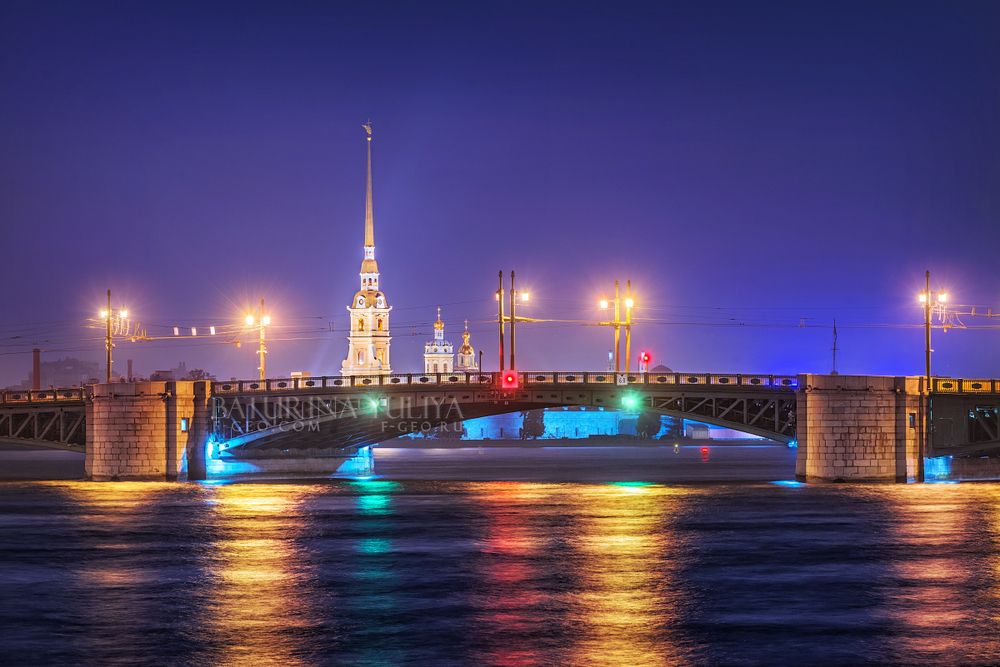 Дворцовый мост и Петропавловская крепость