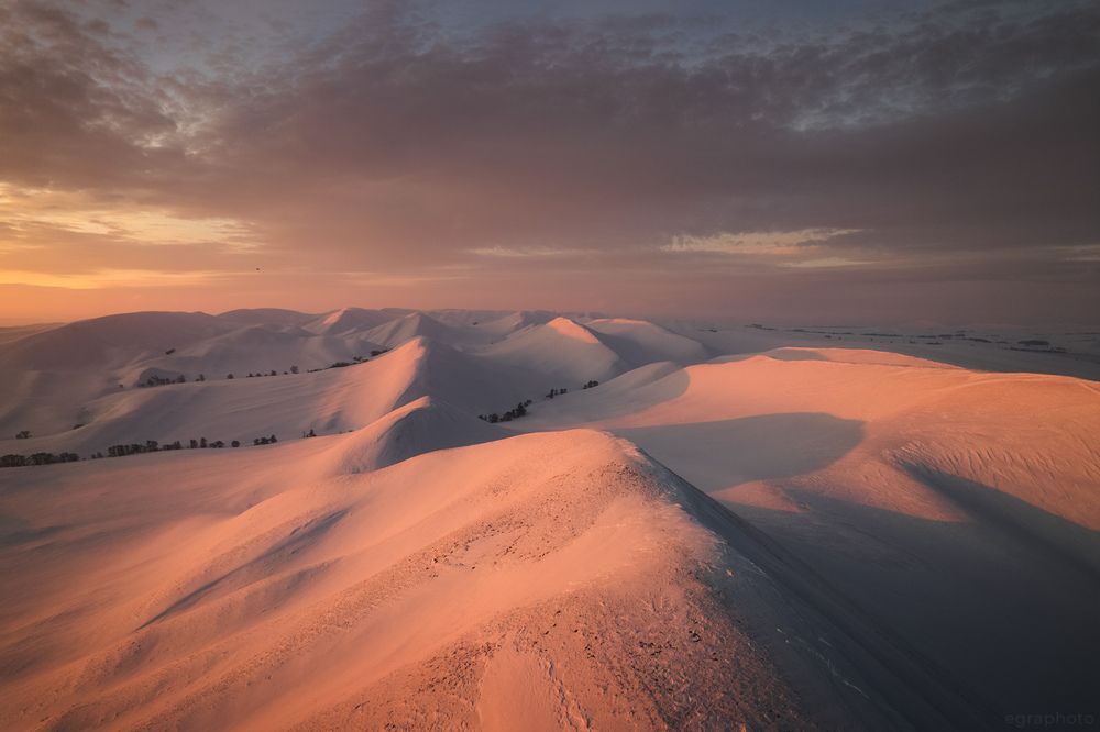Долгие горы в вечерней заре