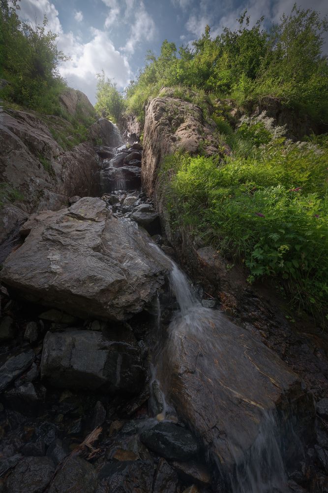 Водопады и ручьи рядом с Домбаем