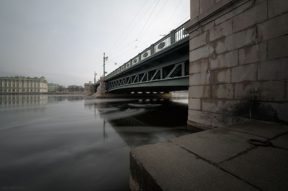 4 ракурса на невский ледоход у Дворцового моста