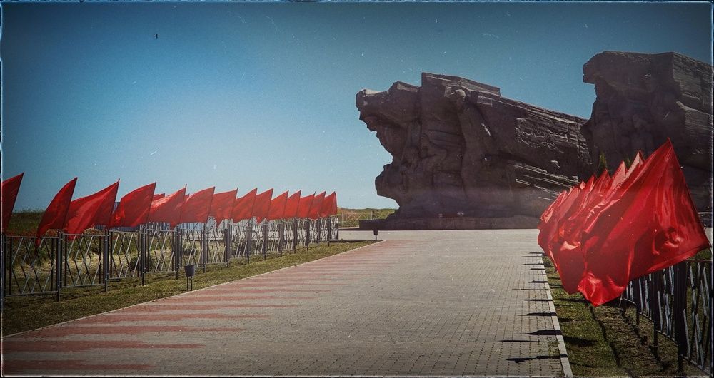 Аджимушкай: к бессмертию алой памяти.