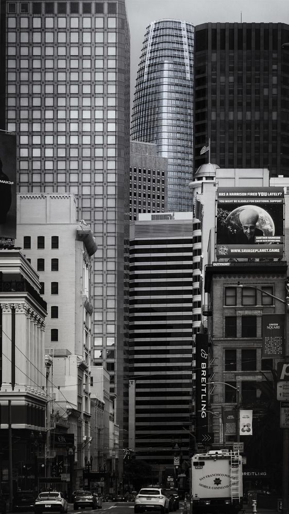Salesforce Tower4 b&w