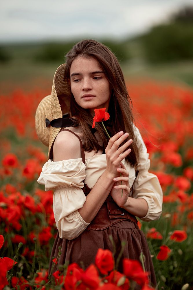 В маках
