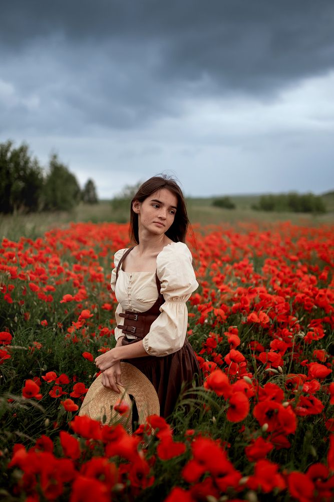 В маках