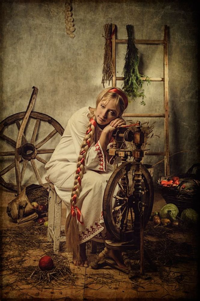 Девушка краса - русая коса.