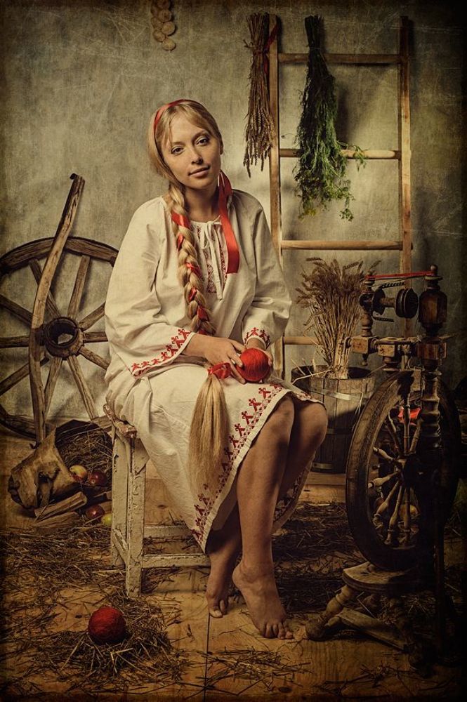 Девушка краса - русая коса.