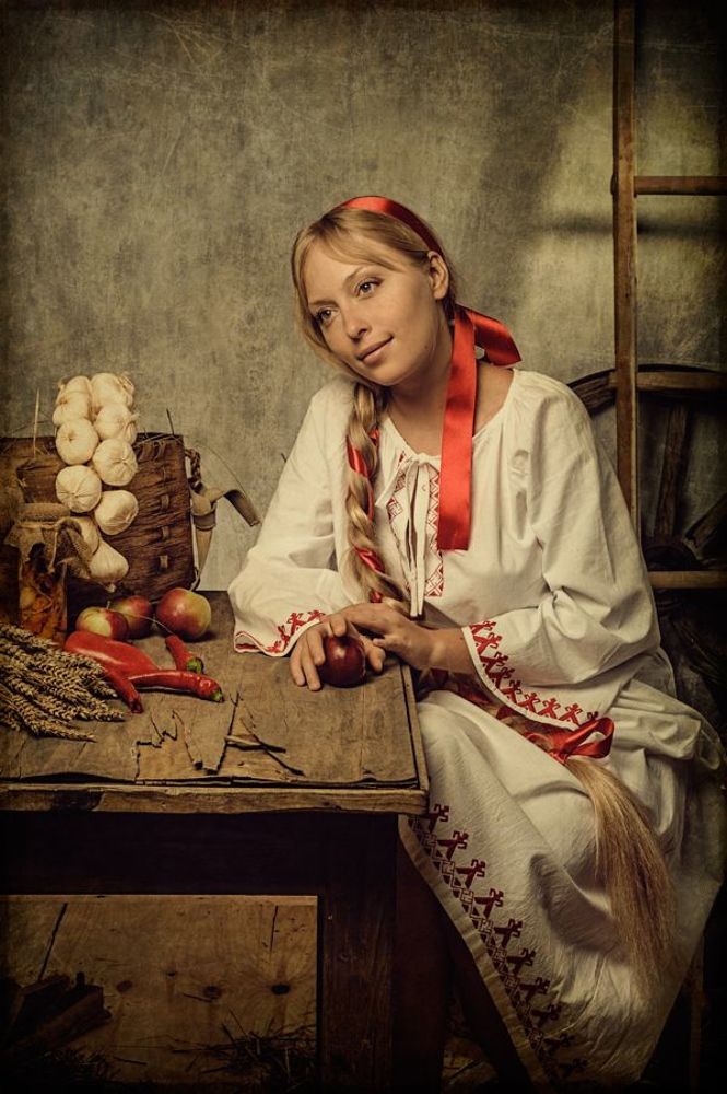 Девушка краса - русая коса.