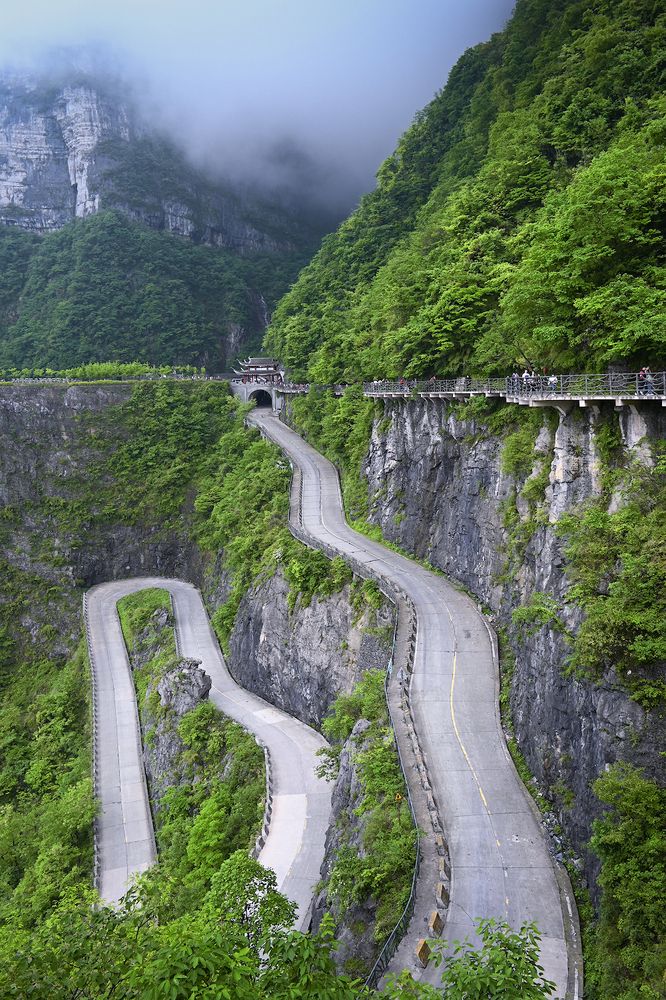Горы, серпантины, канатки