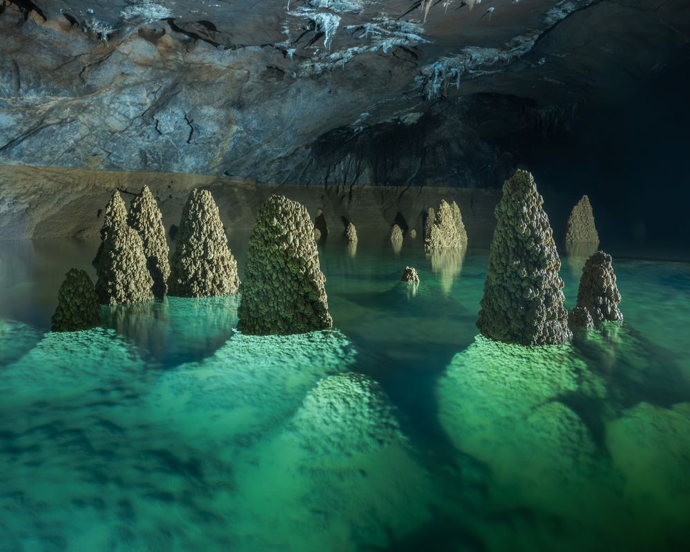 Hang Va cave