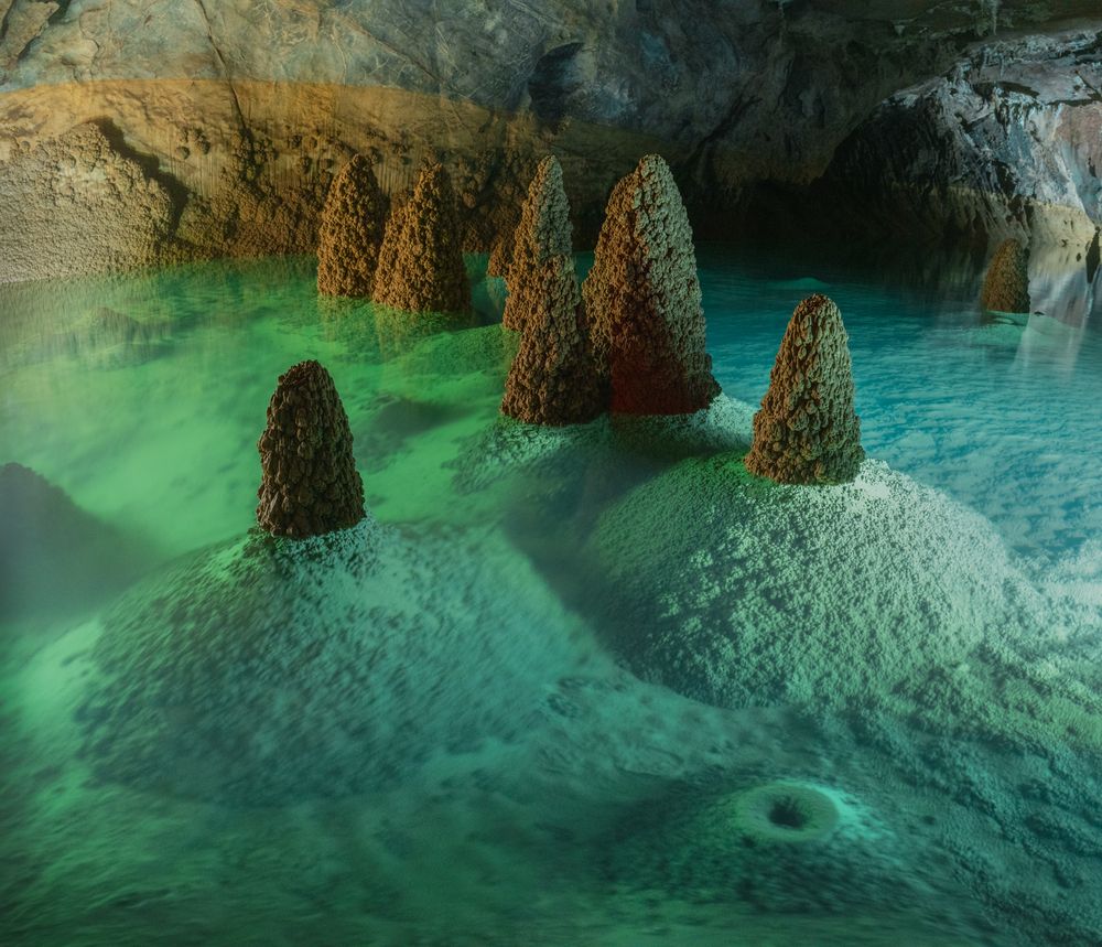 Hang Va cave