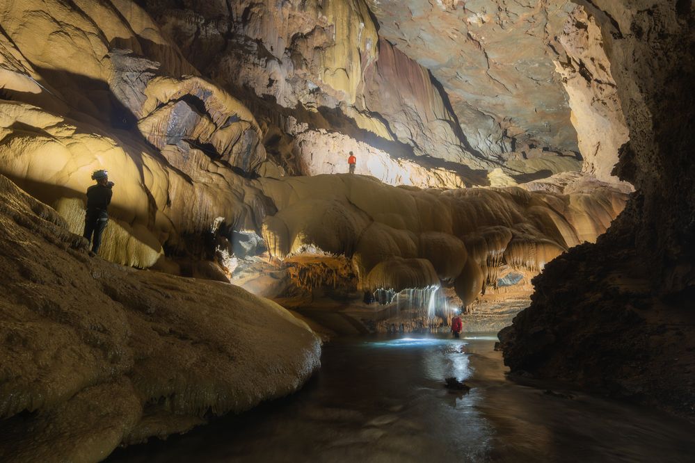 Hang Va cave