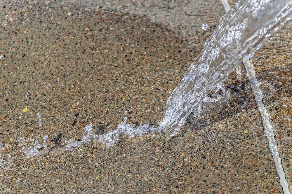 Заморозить воду в жаркий день