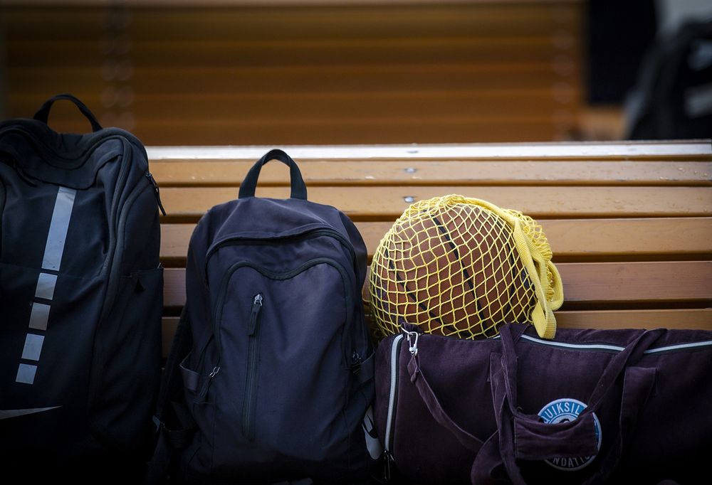 Street Basket. Canon r6m2 + Canon 70-200/2.8L II + Canon 16-36/2.8L