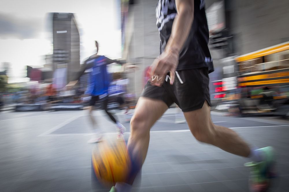 Street Basket. Canon r6m2 + Canon 70-200/2.8L II + Canon 16-36/2.8L