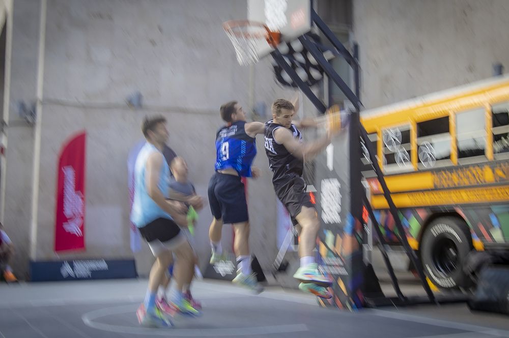 Street Basket. Canon r6m2 + Canon 70-200/2.8L II + Canon 16-36/2.8L
