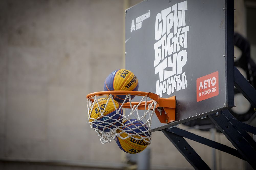 Street Basket. Canon r6m2 + Canon 70-200/2.8L II + Canon 16-36/2.8L