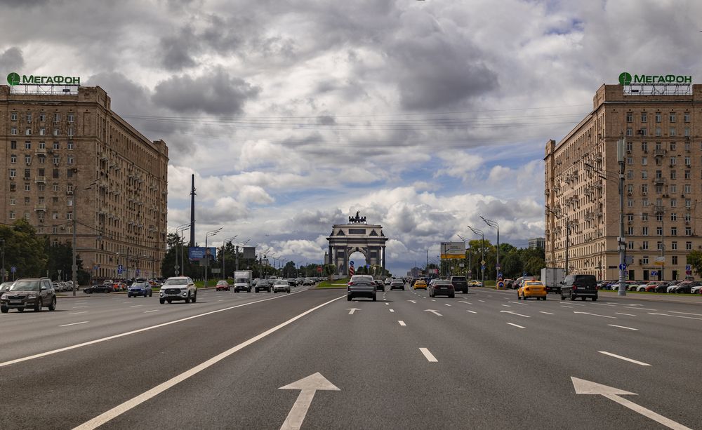 На Кутузовском, из окна автомобиля.