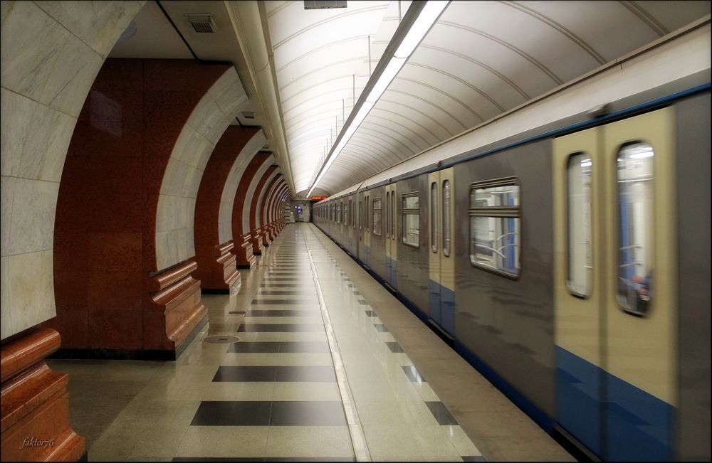 станция метро Парк Победы. Москва
