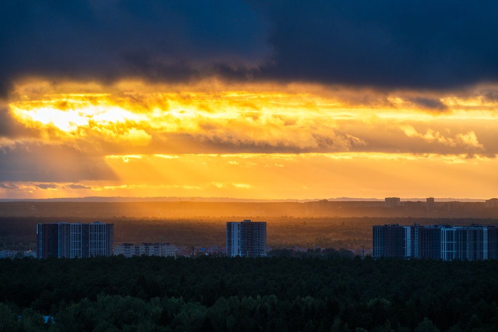 Закат и восход луны над Пермью
