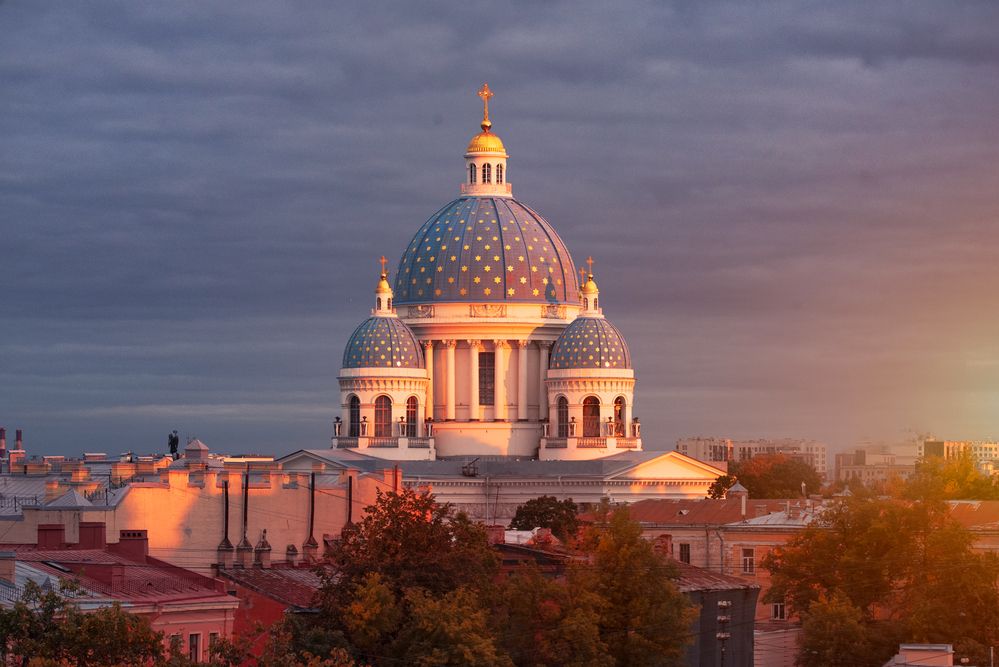 осень. Троицкий собор...