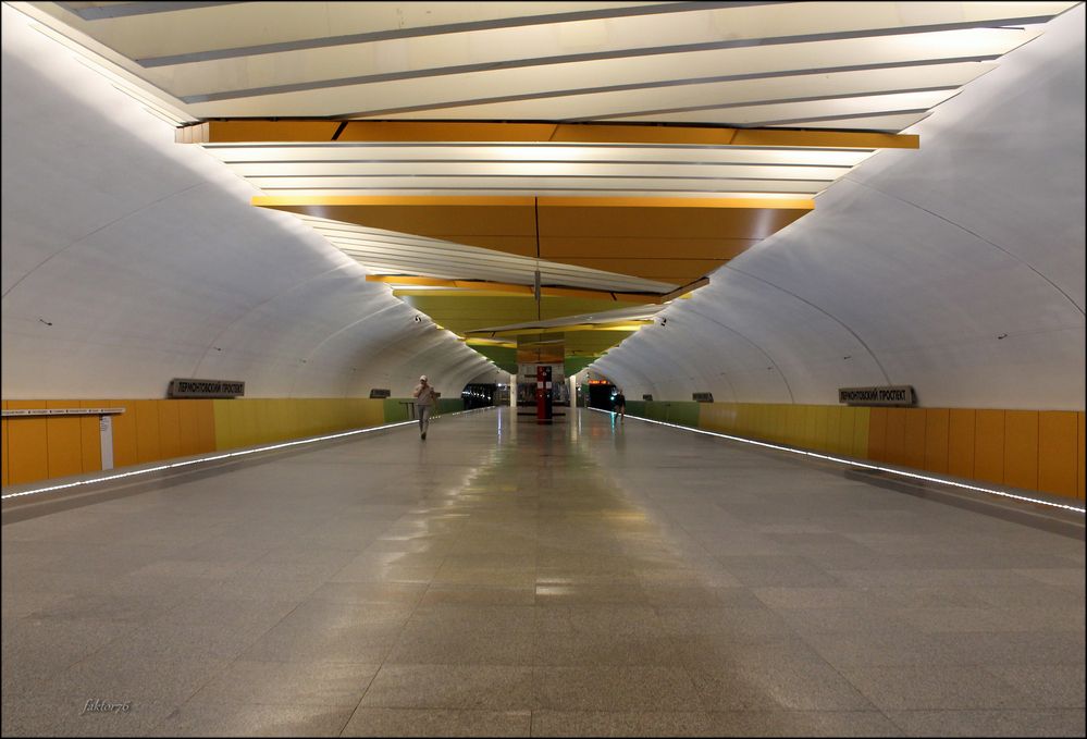 станция метро  Лермотовский проспект. Москва
