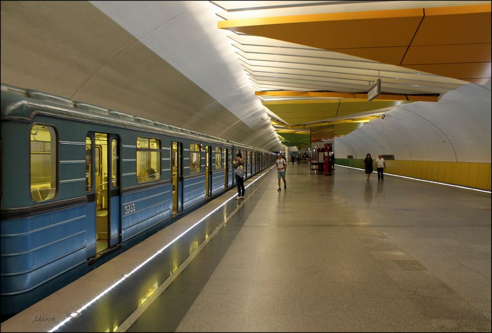 станция метро  Лермотовский проспект. Москва