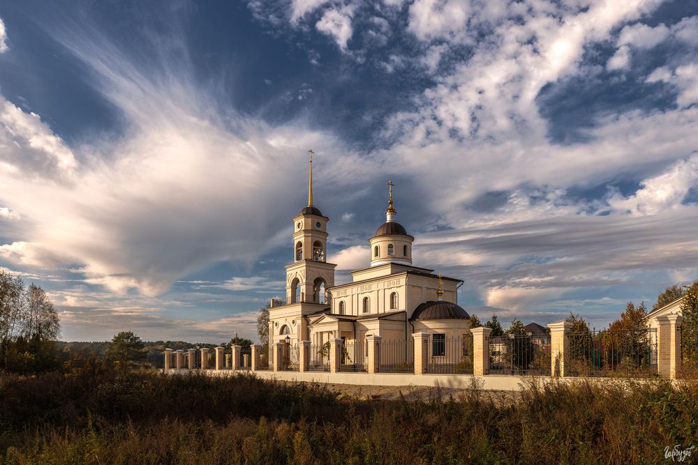 Храм Смоленской иконы Божией Матери в Бунырёво. Тульская область.