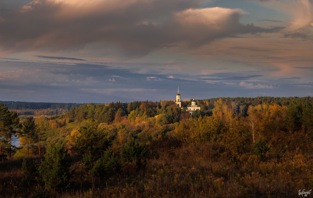 Храм Смоленской иконы Божией Матери в Бунырёво. Тульская область.