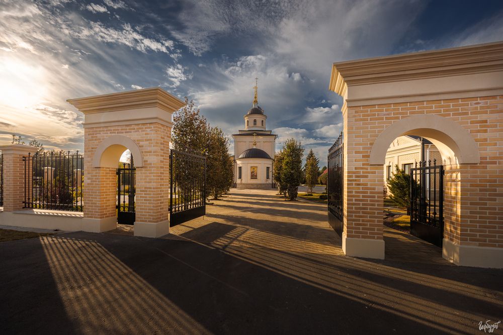 Храм Смоленской иконы Божией Матери в Бунырёво. Тульская область.