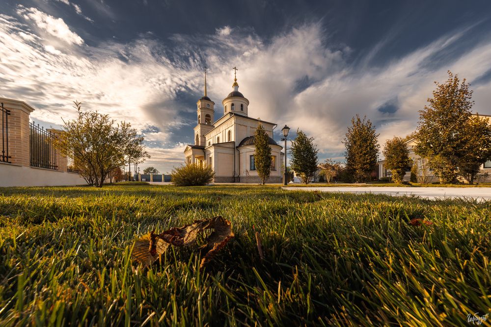 Храм Смоленской иконы Божией Матери в Бунырёво. Тульская область.